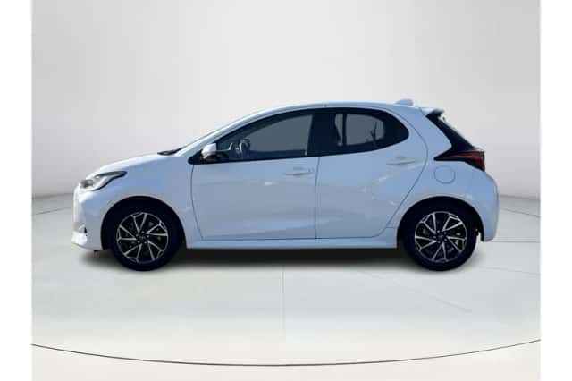 Toyota Yaris (2021) thumbnail 2
