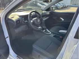 Toyota Yaris (2021) thumbnail 11