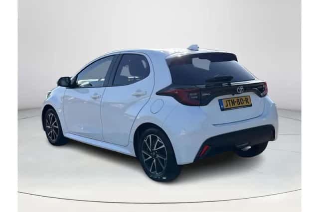 Toyota Yaris (2021) thumbnail 3