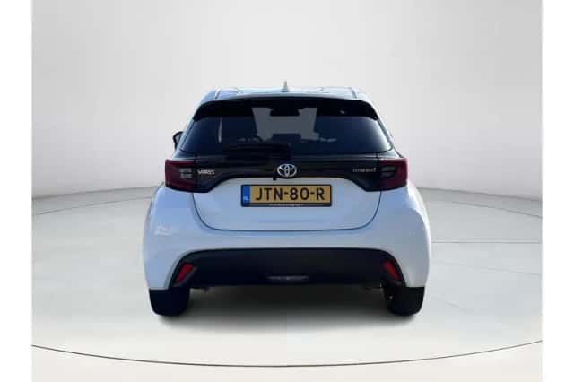 Toyota Yaris (2021) thumbnail 4