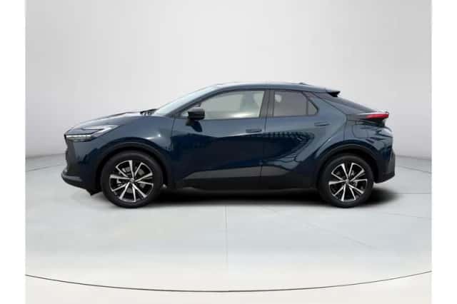 Toyota C-HR (2025) thumbnail 2
