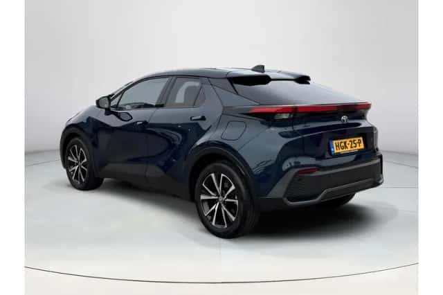 Toyota C-HR (2025) thumbnail 3