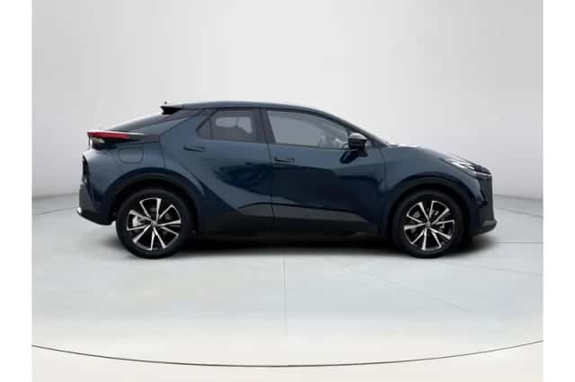 Toyota C-HR (2025) thumbnail 6