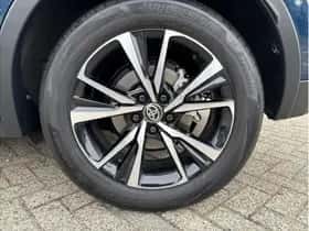 Toyota C-HR (2025) thumbnail 9
