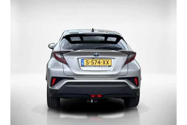 Toyota C-HR (2019) thumbnail 4