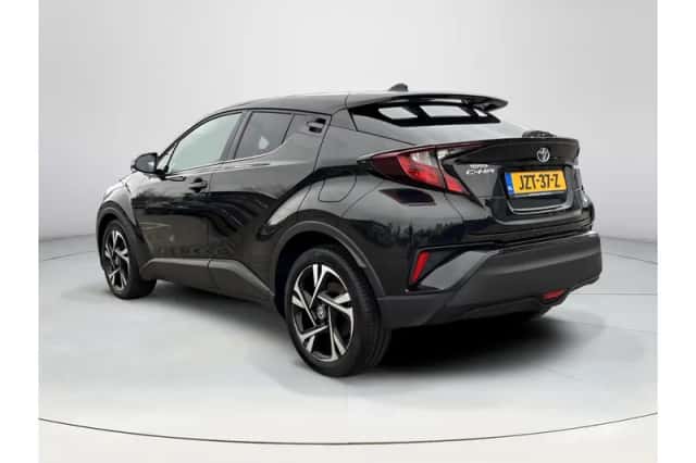 Toyota C-HR (2023) thumbnail 3