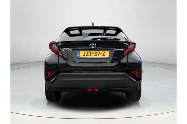 Toyota C-HR (2023) thumbnail 4