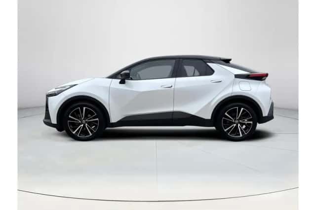 Toyota C-HR (2024) thumbnail 2