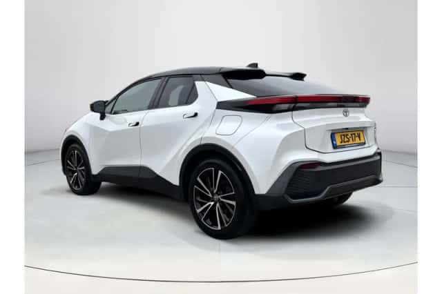 Toyota C-HR (2024) thumbnail 3