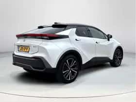 Toyota C-HR (2024) thumbnail 5