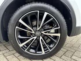 Toyota C-HR (2024) thumbnail 9