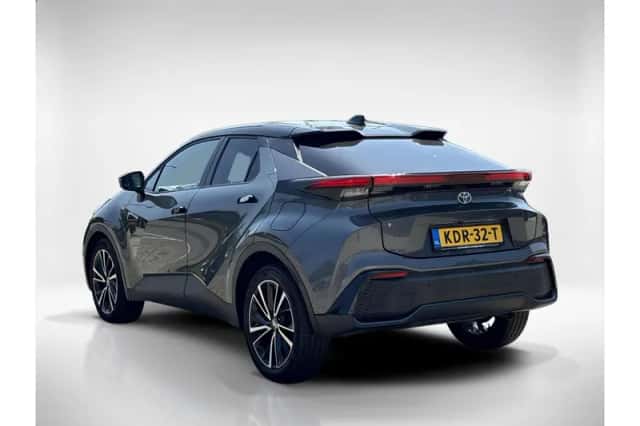 Toyota C-HR (2024) thumbnail 3