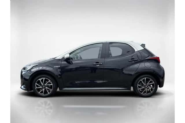 Toyota Yaris (2021) thumbnail 2