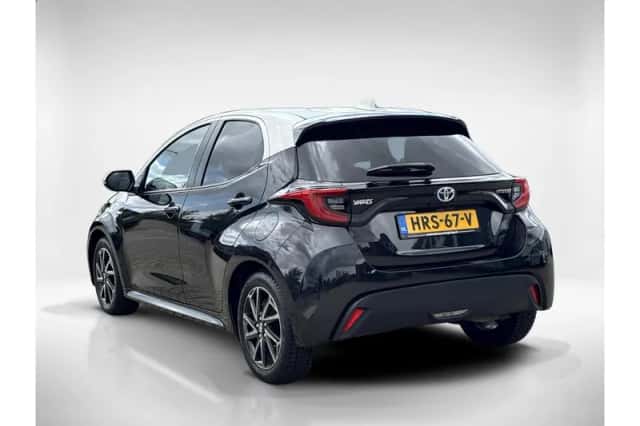 Toyota Yaris (2021) thumbnail 3
