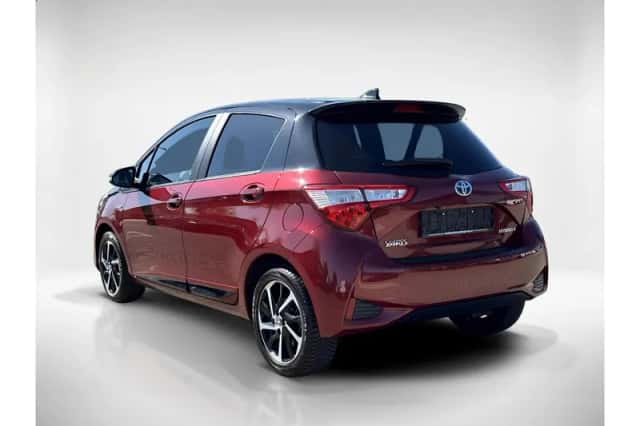 Toyota Yaris (2019) thumbnail 3