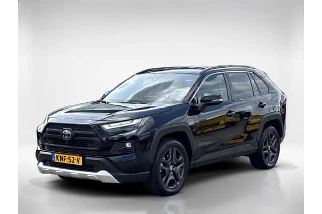 Toyota RAV4 (2022) thumbnail 1