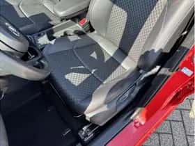 Toyota Yaris (2021) thumbnail 12