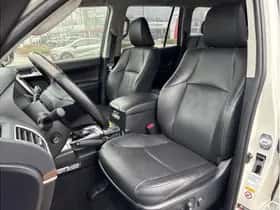 Toyota Land Cruiser (2019) thumbnail 11