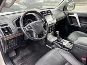 Toyota Land Cruiser (2019) thumbnail 9