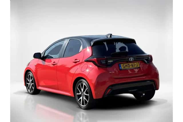 Toyota Yaris (2021) thumbnail 3