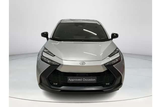 Toyota C-HR (2025) thumbnail 2