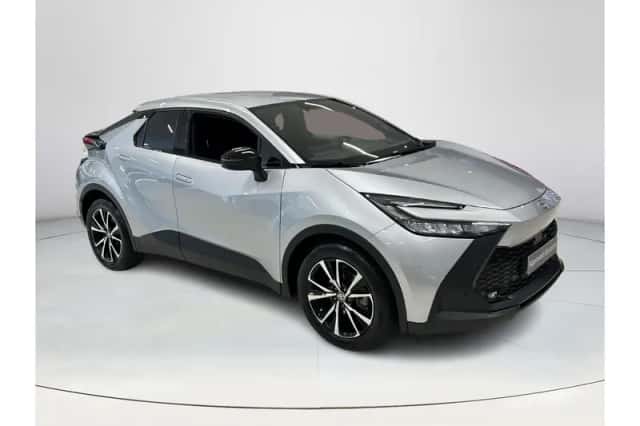 Toyota C-HR (2025) thumbnail 3