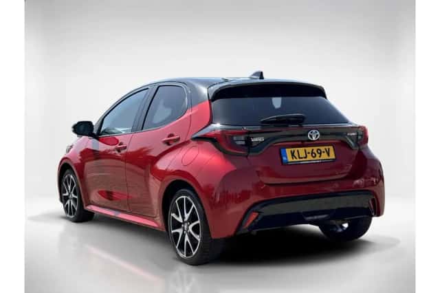 Toyota Yaris (2022) thumbnail 3