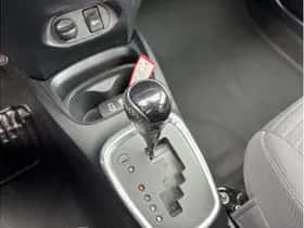 Toyota Yaris (2018) thumbnail 15