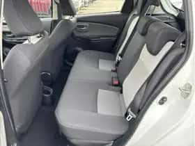 Toyota Yaris (2018) thumbnail 16