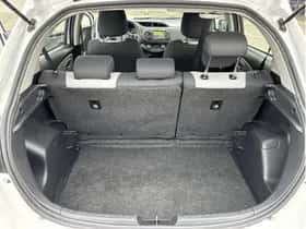 Toyota Yaris (2018) thumbnail 17