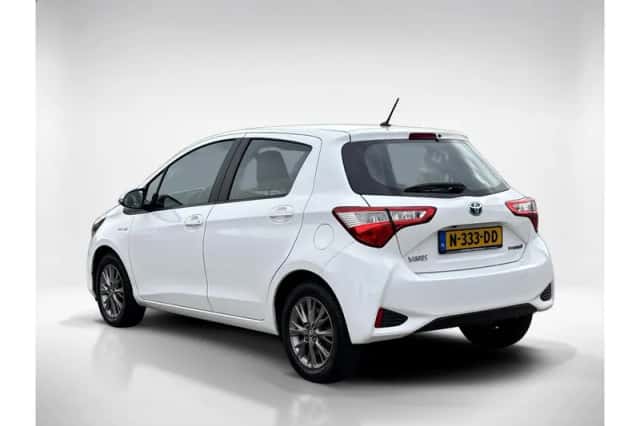 Toyota Yaris (2018) thumbnail 3