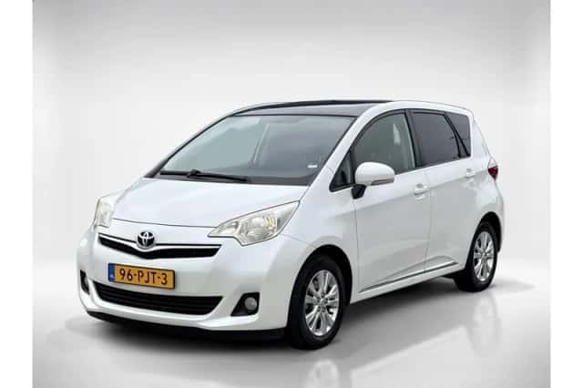 Toyota Verso-S (2011) thumbnail 1