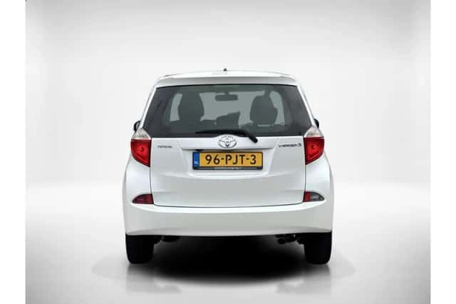 Toyota Verso-S (2011) thumbnail 4