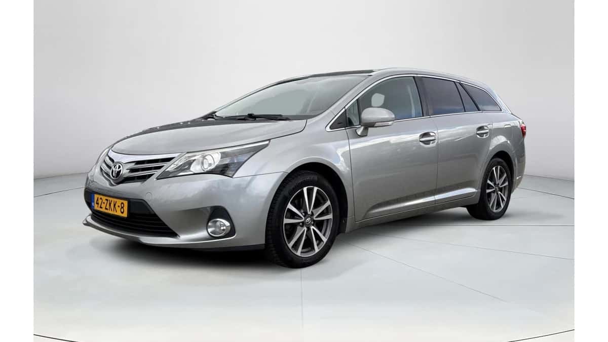Toyota Avensis (2013) — foto 1
