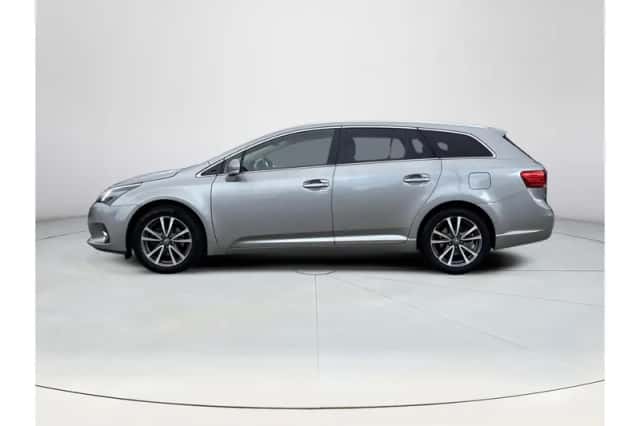 Toyota Avensis (2013) thumbnail 2