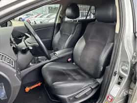 Toyota Avensis (2013) thumbnail 11