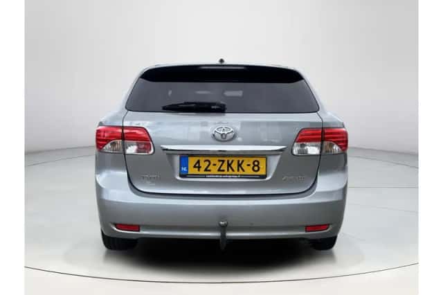 Toyota Avensis (2013) thumbnail 4