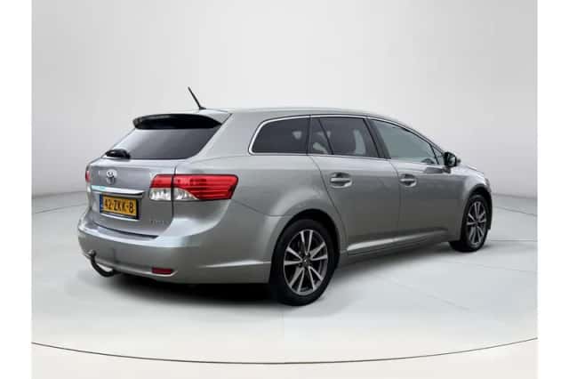 Toyota Avensis (2013) thumbnail 5