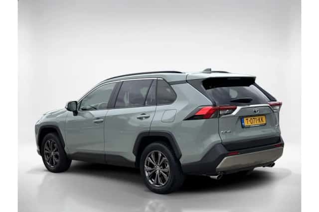 Toyota RAV4 (2023) thumbnail 3