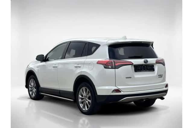 Toyota RAV4 (2017) thumbnail 3