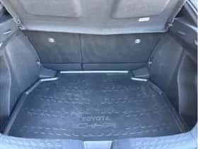Toyota C-HR (2021) thumbnail 17