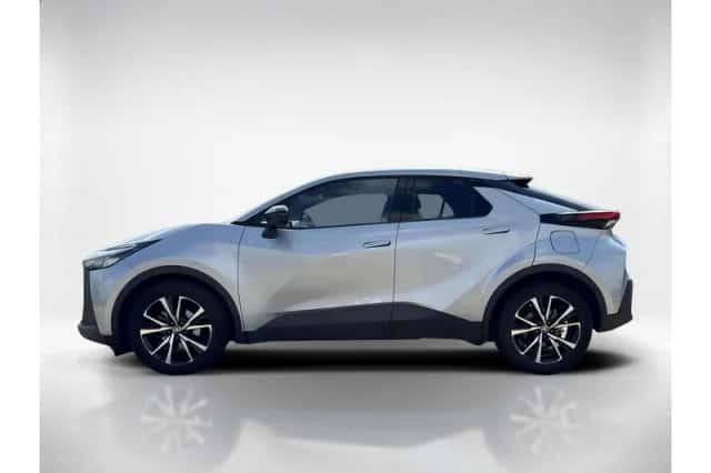 Toyota C-HR (2025) thumbnail 2