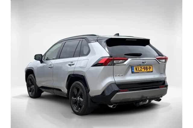 Toyota RAV4 (2022) thumbnail 3