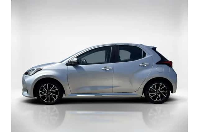 Toyota Yaris (2021) thumbnail 2