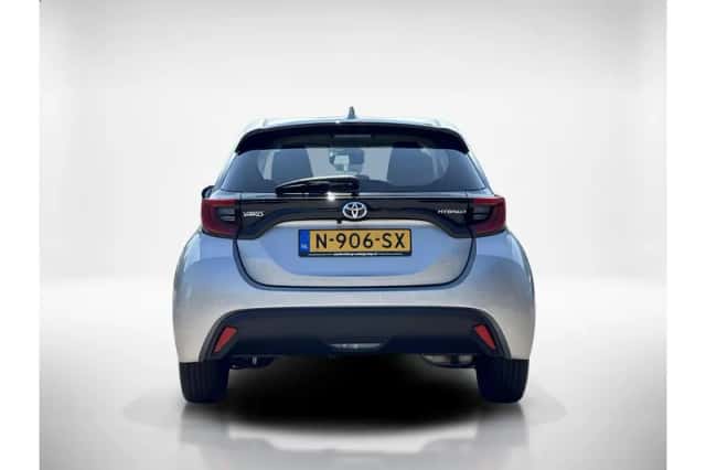 Toyota Yaris (2021) thumbnail 4