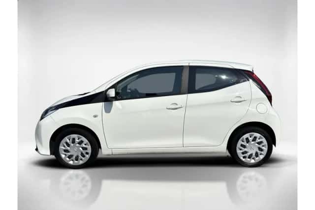 Toyota Aygo (2021) thumbnail 2