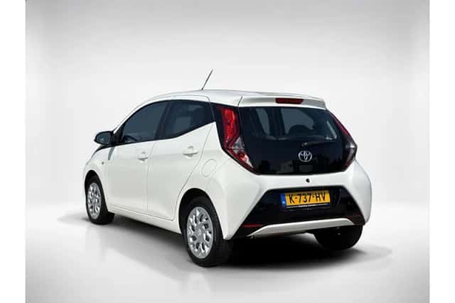 Toyota Aygo (2021) thumbnail 3
