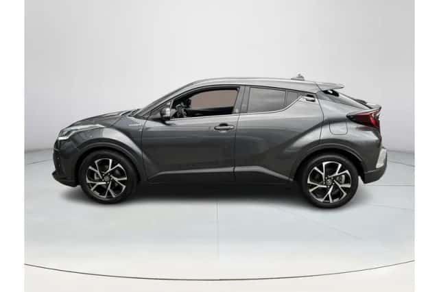 Toyota C-HR (2022) thumbnail 2