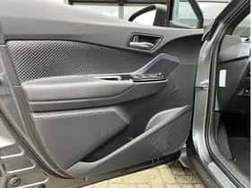 Toyota C-HR (2022) thumbnail 13