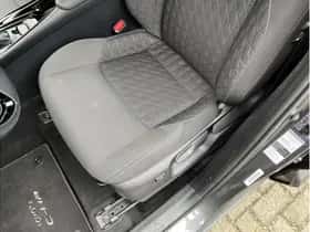 Toyota C-HR (2022) thumbnail 14